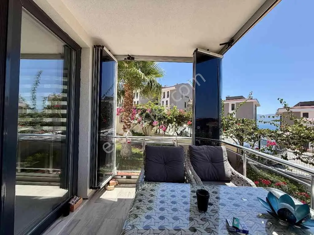 Kuşadasında Güvenlikli Site İçerisinde Deniz Manzaralı 1+1daire — fotoğraf 9