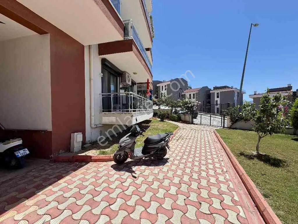Kuşadasında Güvenlikli Site İçerisinde Deniz Manzaralı 1+1daire — fotoğraf 13