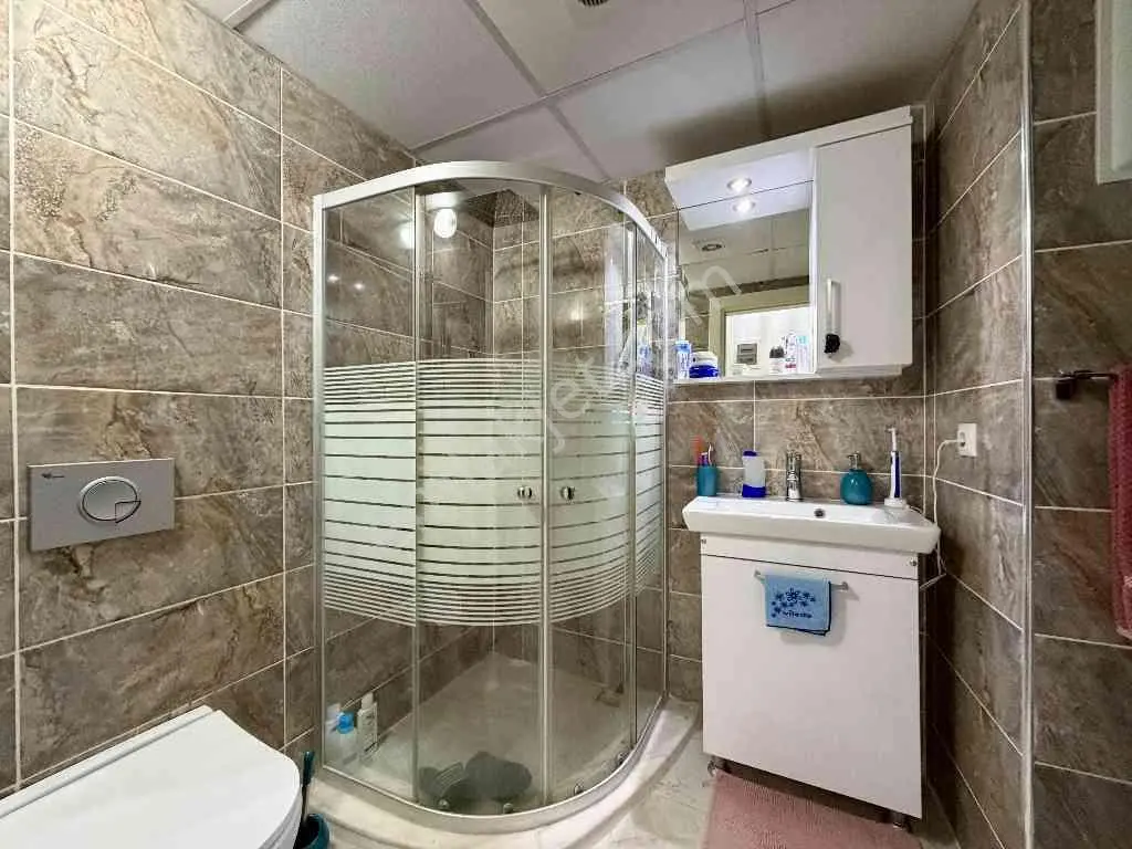 Kuşadasında Güvenlikli Site İçerisinde Deniz Manzaralı 1+1daire — fotoğraf 14