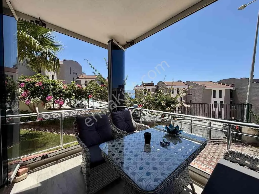 Kuşadasında Güvenlikli Site İçerisinde Deniz Manzaralı 1+1daire — fotoğraf 17