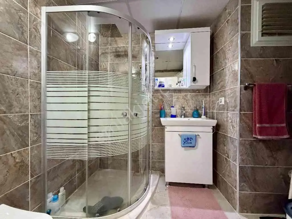Kuşadasında Güvenlikli Site İçerisinde Deniz Manzaralı 1+1daire — fotoğraf 18