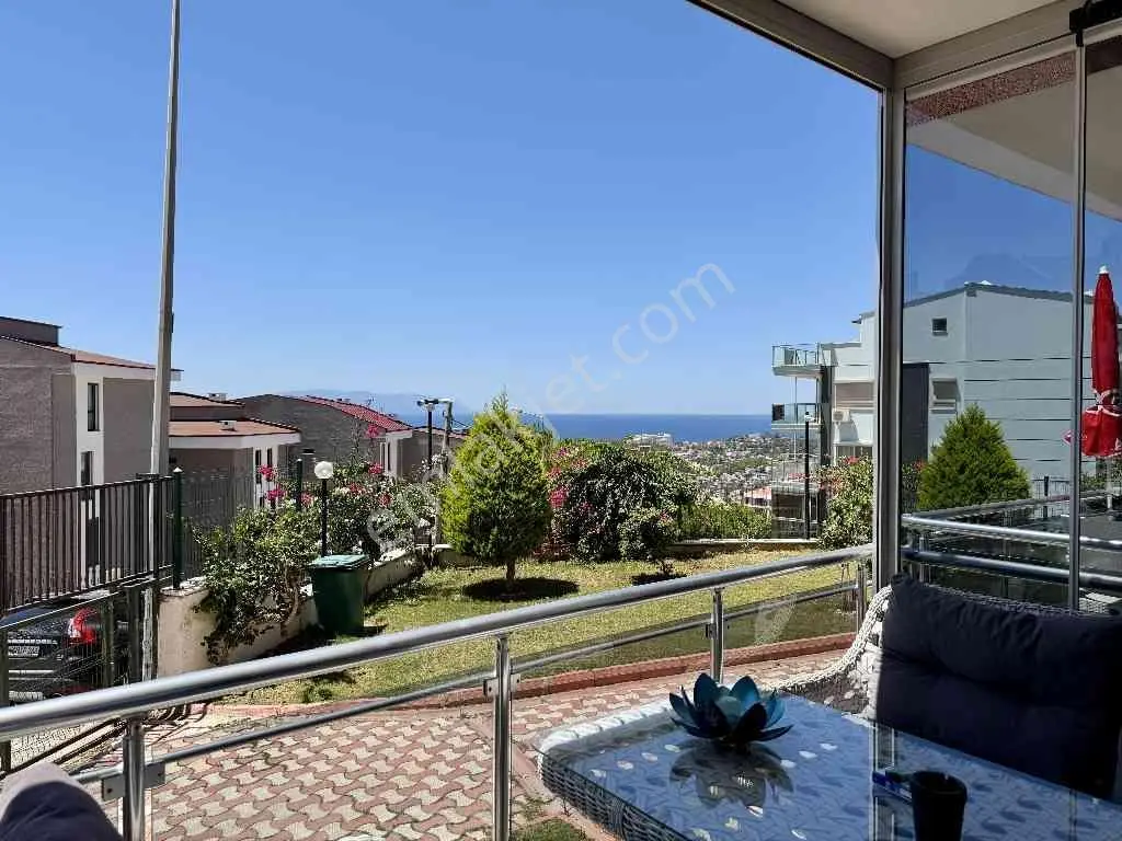 Kuşadasında Güvenlikli Site İçerisinde Deniz Manzaralı 1+1daire — fotoğraf 35