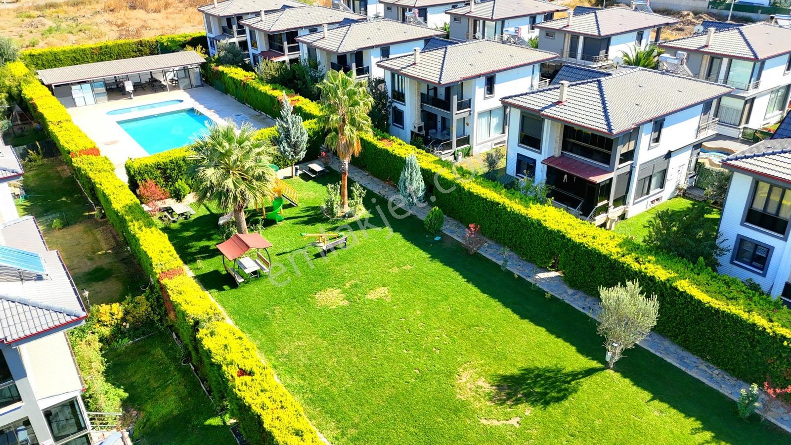 Vahdet'ten Yetkili Edremt'in Seçkin Villa Sitesine 5 +1 Müstakil — fotoğraf 3