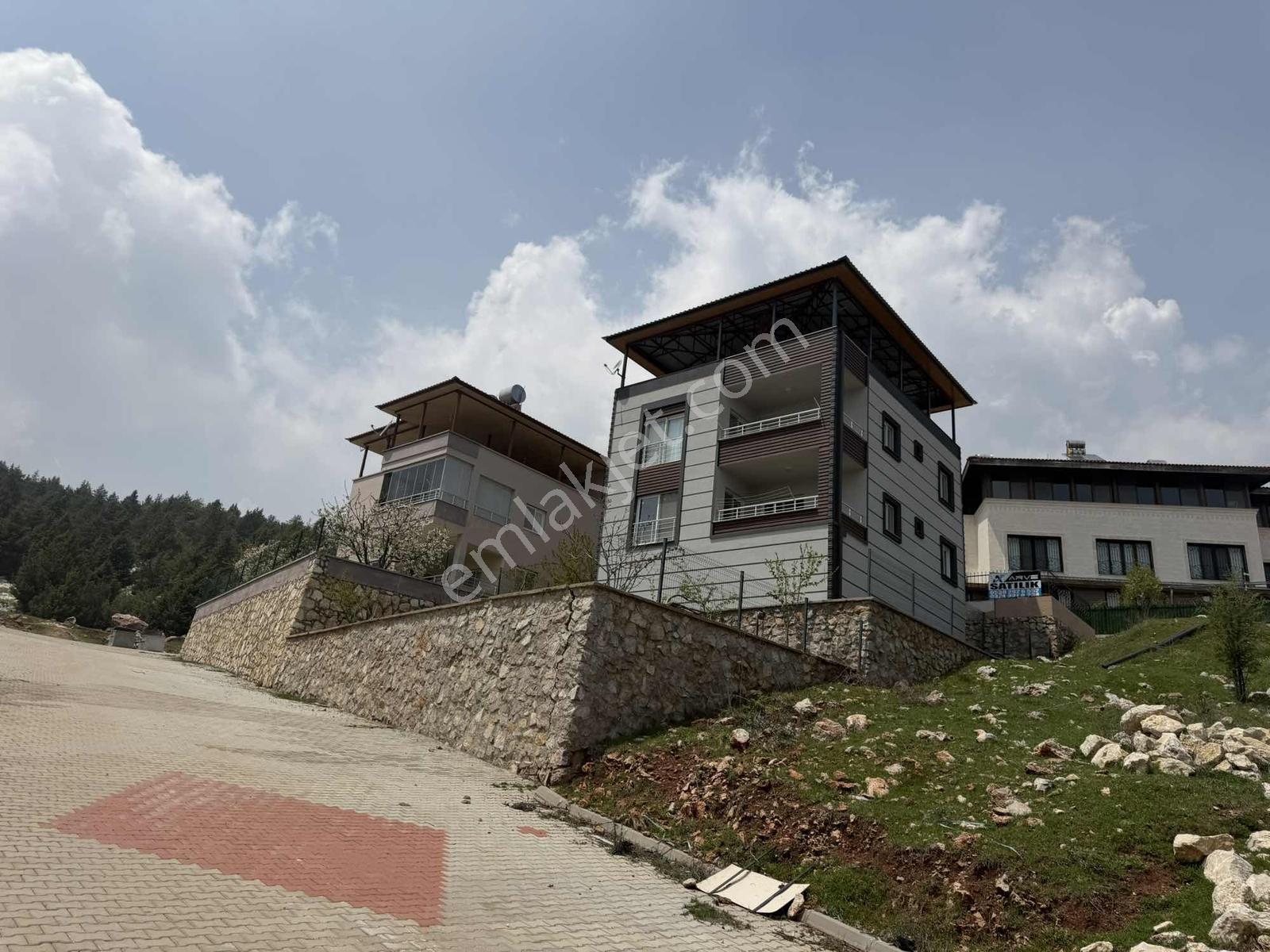Arveden Doğa İle İç İçe Teraslı Bahçeli Komple Satılık Ev — fotoğraf 2