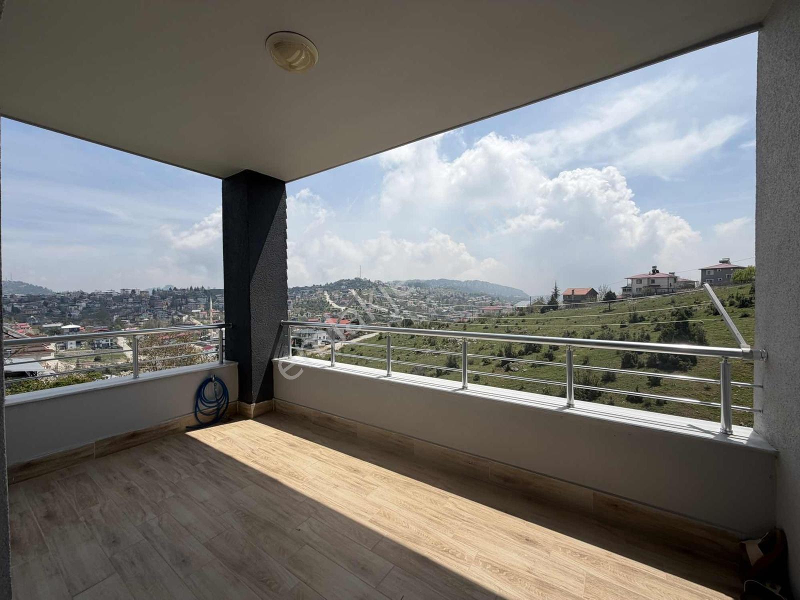 Arveden Doğa İle İç İçe Teraslı Bahçeli Komple Satılık Ev — fotoğraf 3