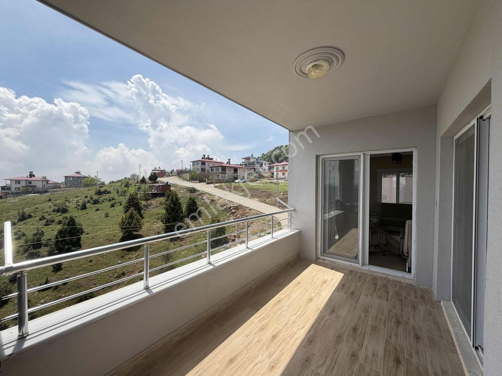 Arveden Doğa İle İç İçe Teraslı Bahçeli Komple Satılık Ev — fotoğraf 27