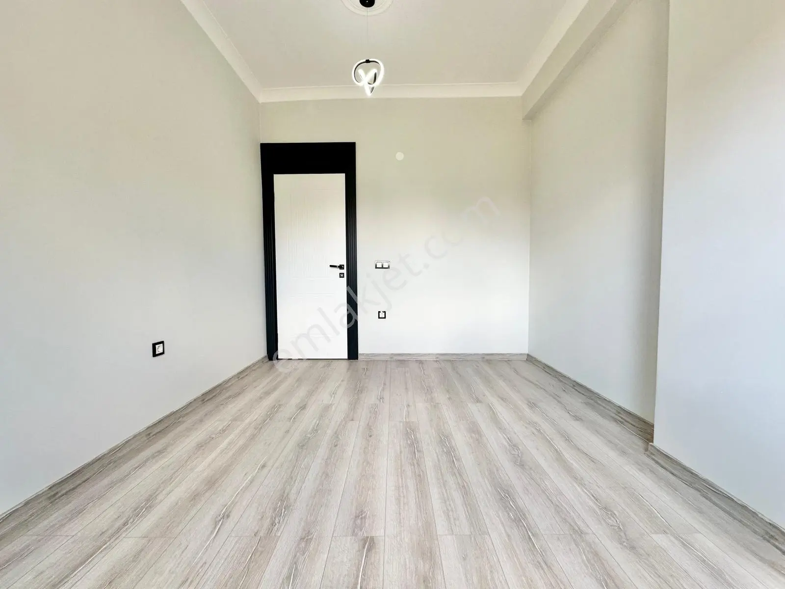 ꧁ay Emlak'tan꧂burhaniye Ören Bahçelievler'de Yerden Isıtmalı Arakat Köşe Ön Cephe Satılık 1+1 Daire — fotoğraf 16