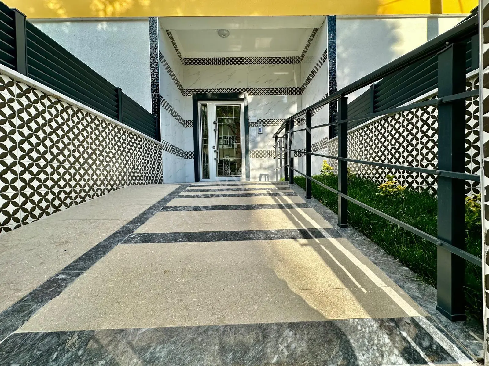 ꧁ay Emlak'tan꧂burhaniye Ören Bahçelievler'de Yerden Isıtmalı Arakat Köşe Ön Cephe Satılık 1+1 Daire — fotoğraf 28