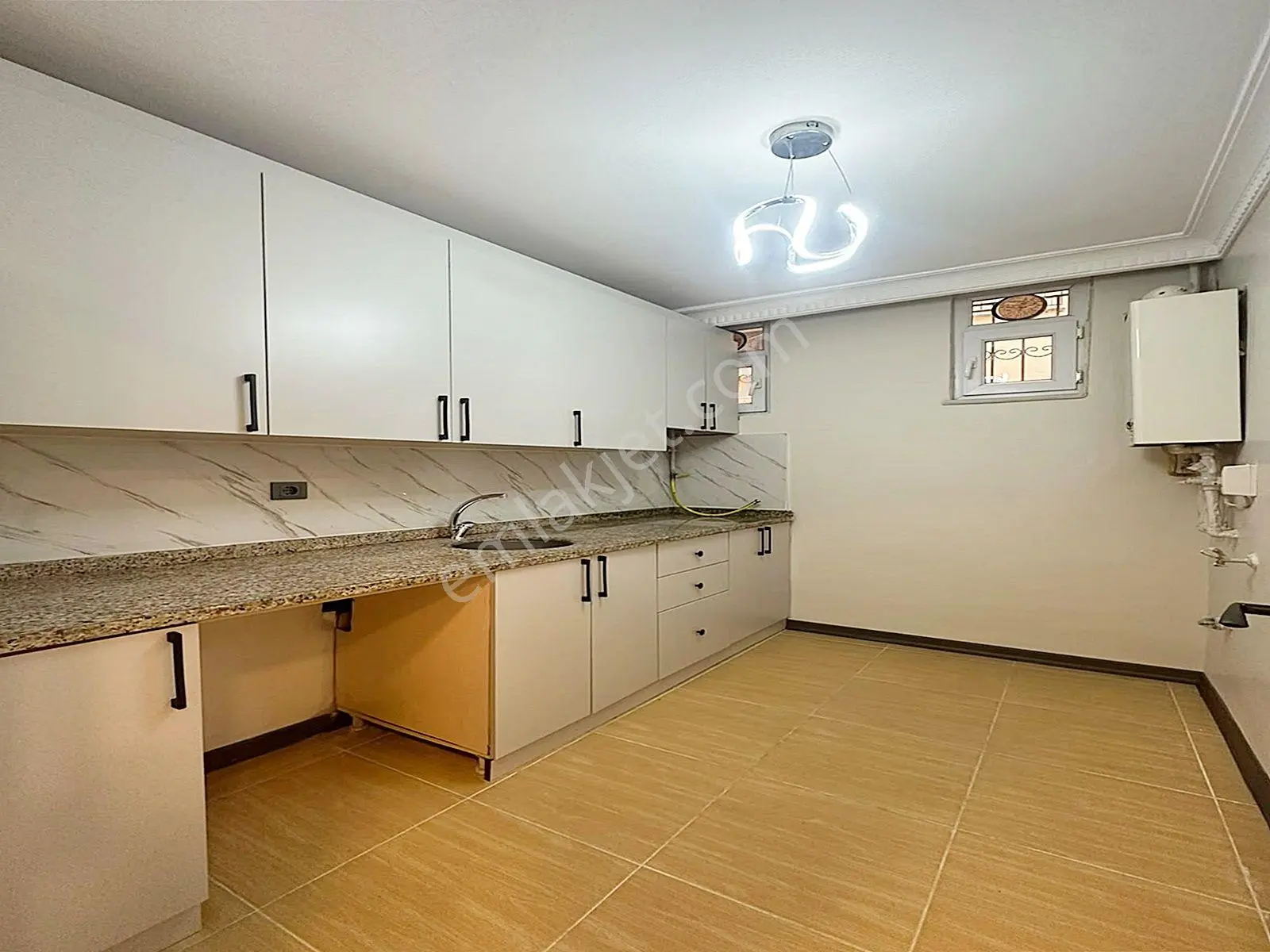 Metrobüse Yürüme Mesafesinde Full Dekorlu Giriş 2+1 Daire!!! — fotoğraf 5