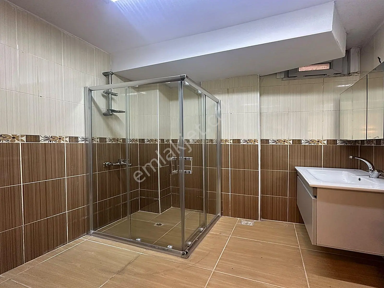 Metrobüse Yürüme Mesafesinde Full Dekorlu Giriş 2+1 Daire!!! — fotoğraf 20