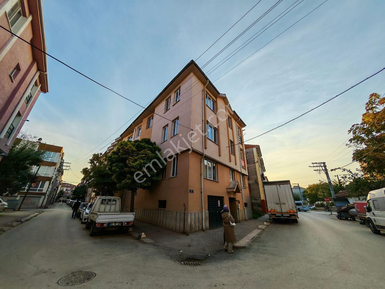 Rw Lıfe// Ömerağa Mah. Köşe Bina Ara Kat 2+1 Satılık Daire — fotoğraf 3