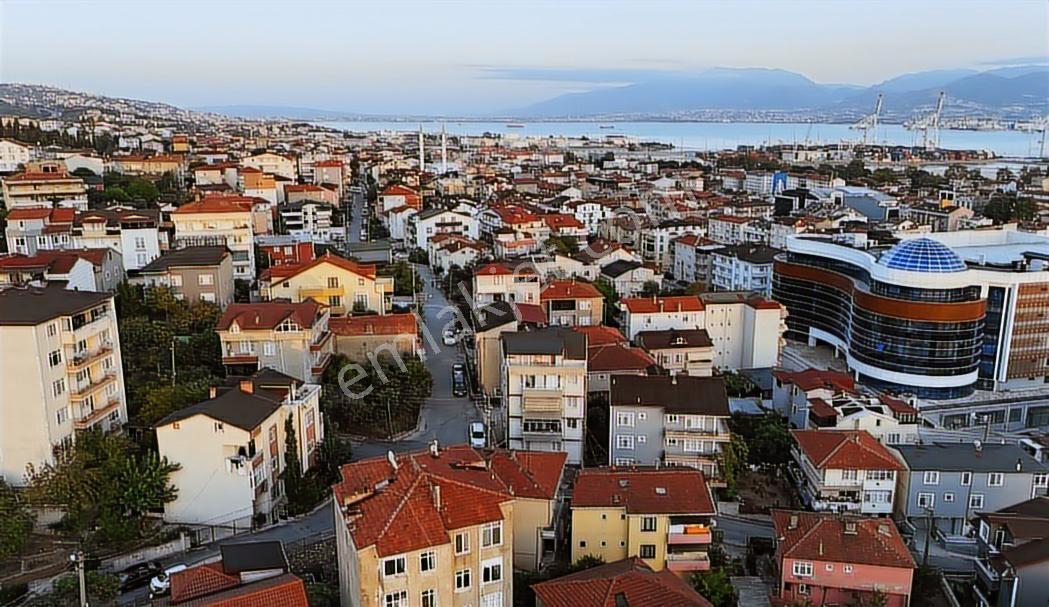 Cb-Mark'Tan Derince Merkez 3 Katlı 3 Daire Satılık Mustakil Bina