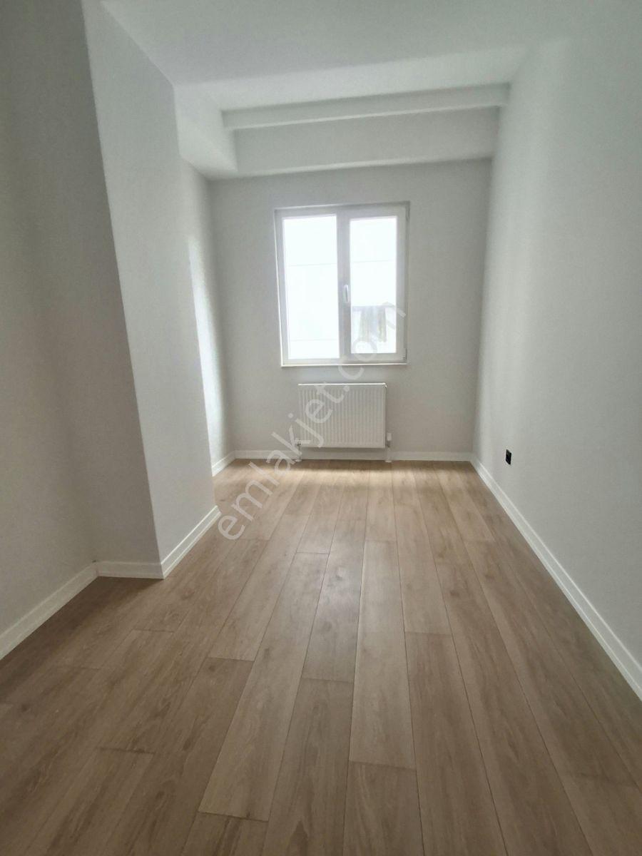 Turyap'tan Galipbey Caddesinde Ön Cephe Sıfır 3+1 — fotoğraf 15