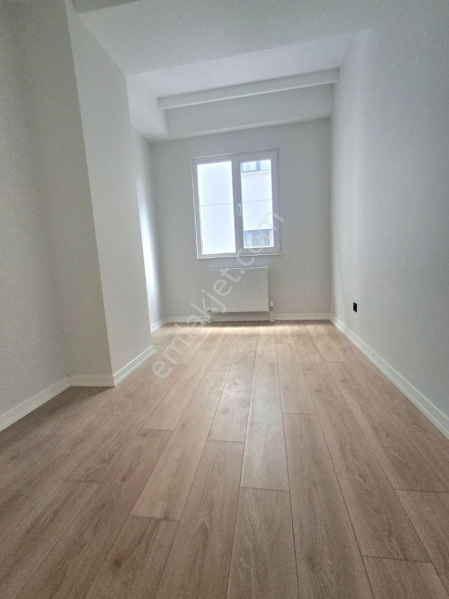 Turyap'tan Galipbey Caddesinde Ön Cephe Sıfır 3+1 — fotoğraf 16