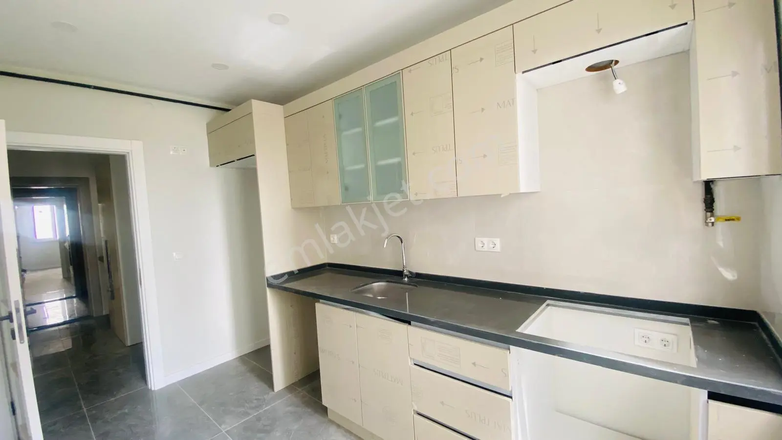 Tuzla Aydıntepe'de Satış Ofisinden Site İçi İskanı Alınmış 2+1 — fotoğraf 7