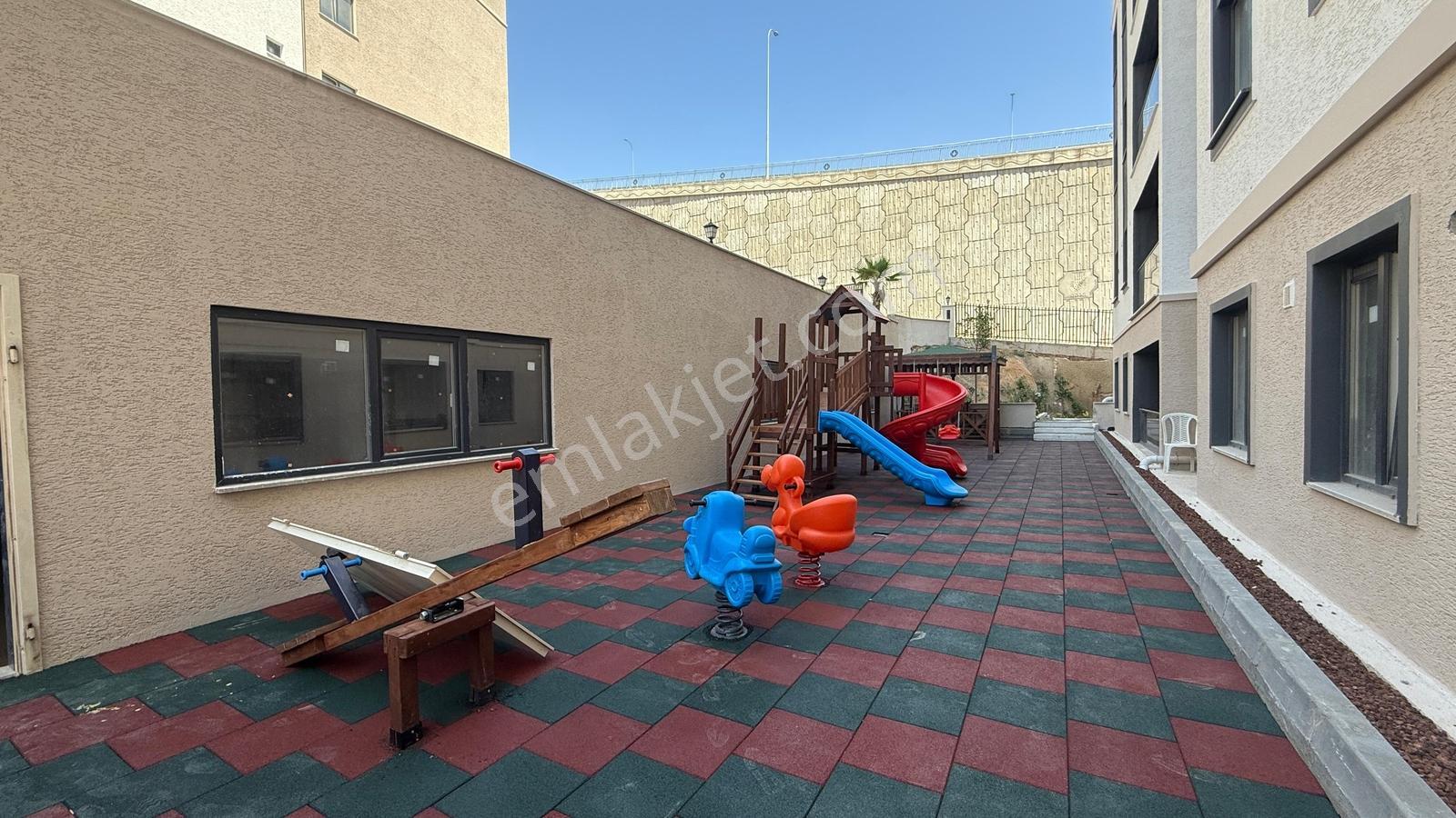 Tuzla Aydıntepe'de Satış Ofisinden Site İçi İskanı Alınmış 2+1 — fotoğraf 31