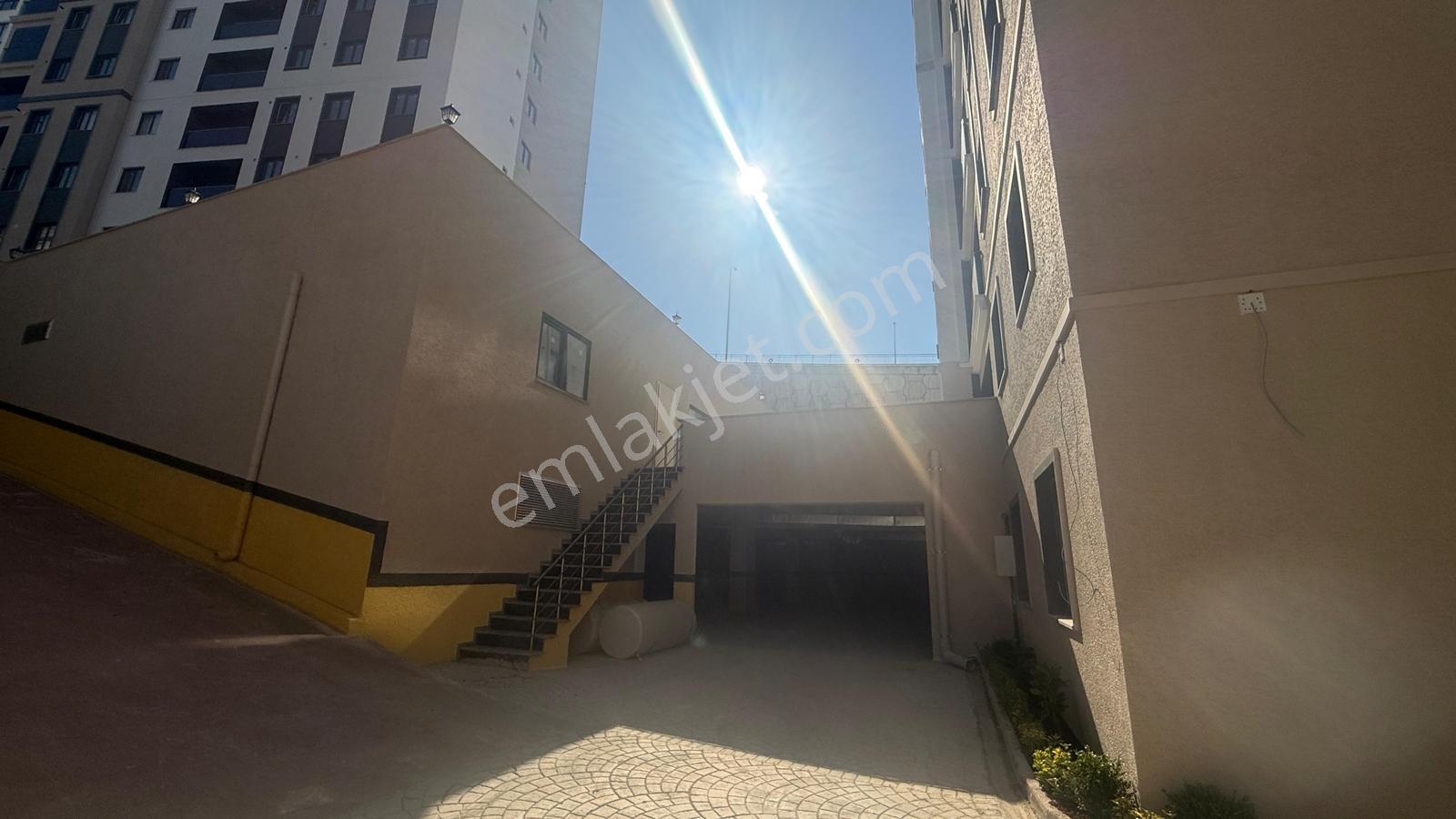 Tuzla Aydıntepe'de Satış Ofisinden Site İçi İskanı Alınmış 2+1 — fotoğraf 34