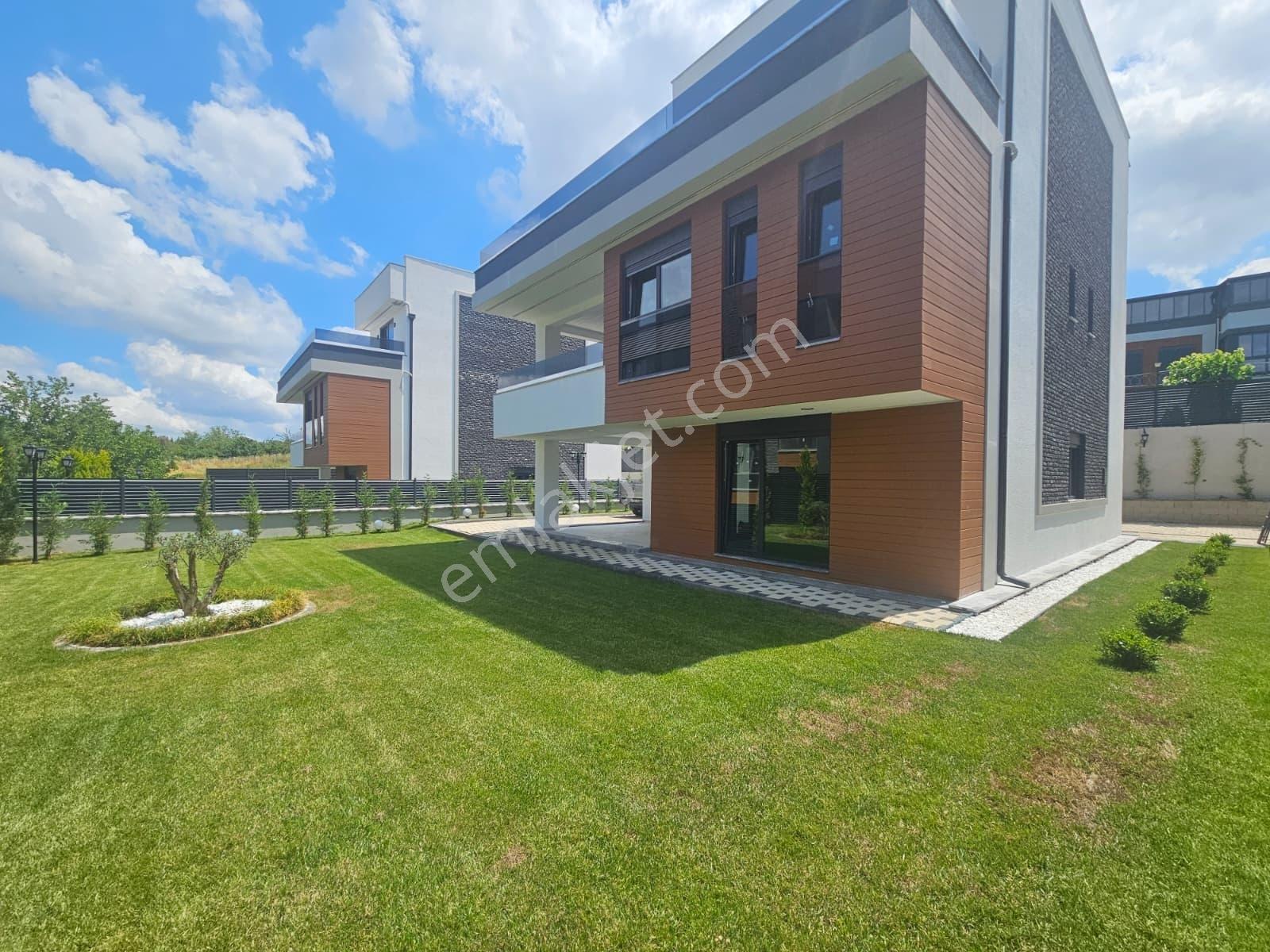 Kabaoğlunda Site İçinde 330m2 Bahçeli 360m2 Sıfır Tripleks Villa — fotoğraf 4