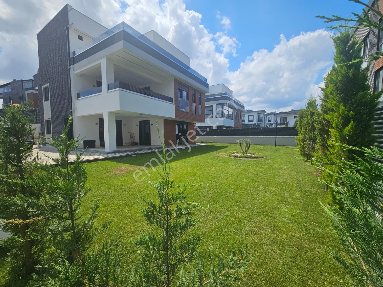 Kabaoğlunda Site İçinde 330m2 Bahçeli 360m2 Sıfır Tripleks Villa — fotoğraf 5