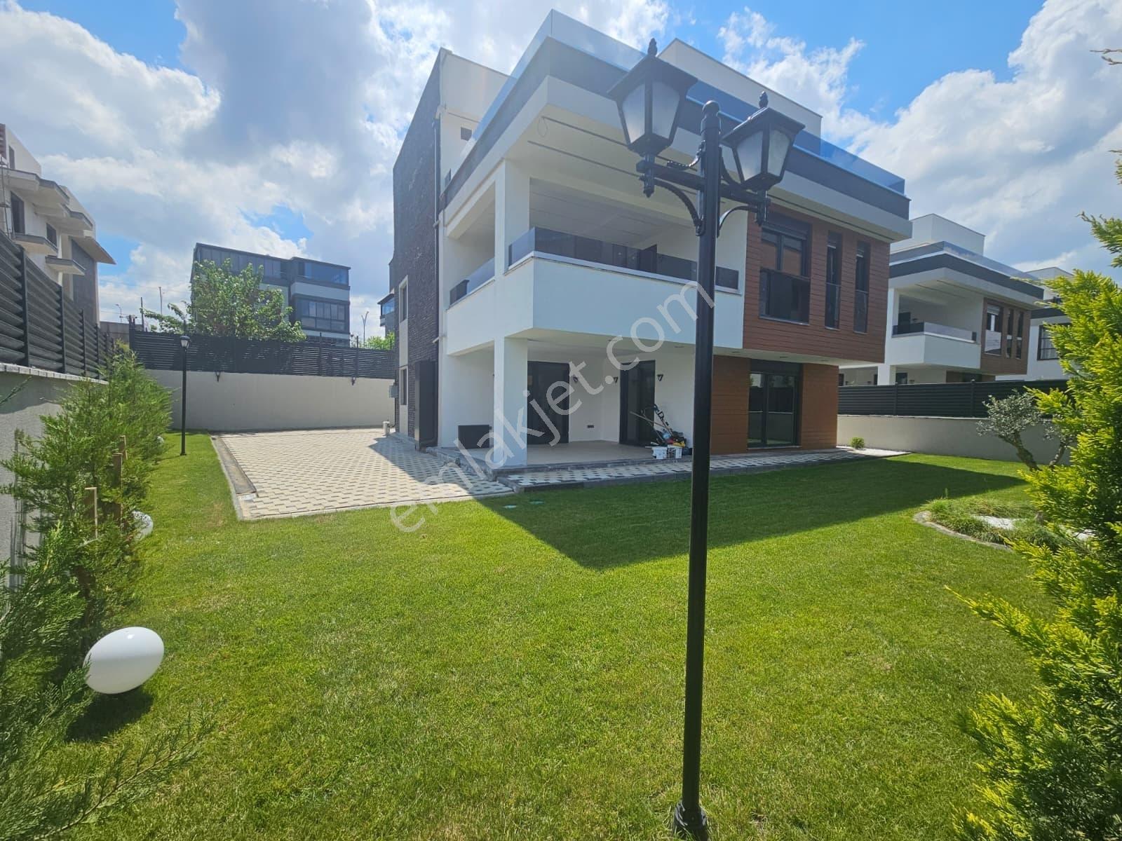 Kabaoğlunda Site İçinde 330m2 Bahçeli 360m2 Sıfır Tripleks Villa — fotoğraf 8