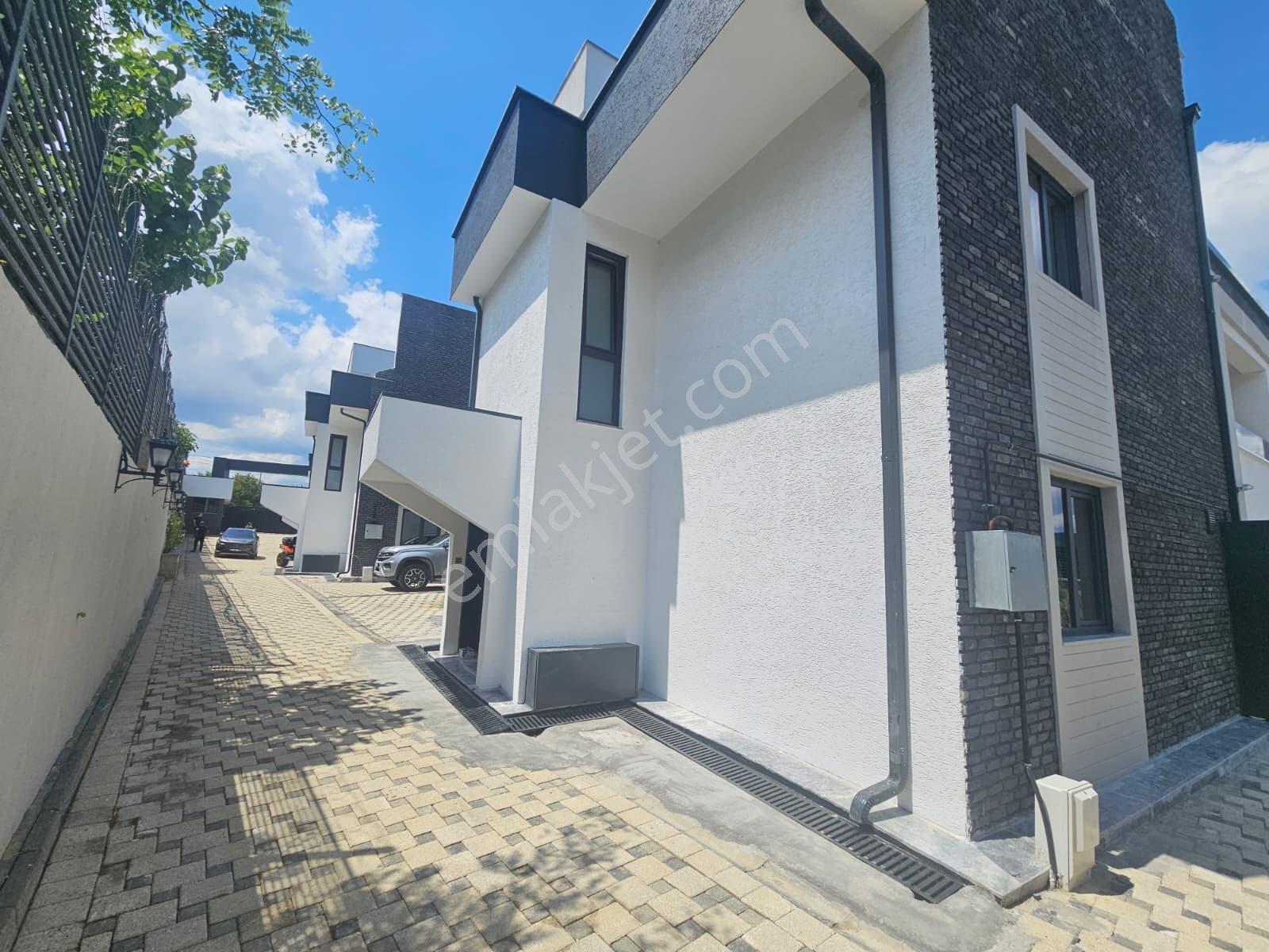 Kabaoğlunda Site İçinde 330m2 Bahçeli 360m2 Sıfır Tripleks Villa — fotoğraf 9