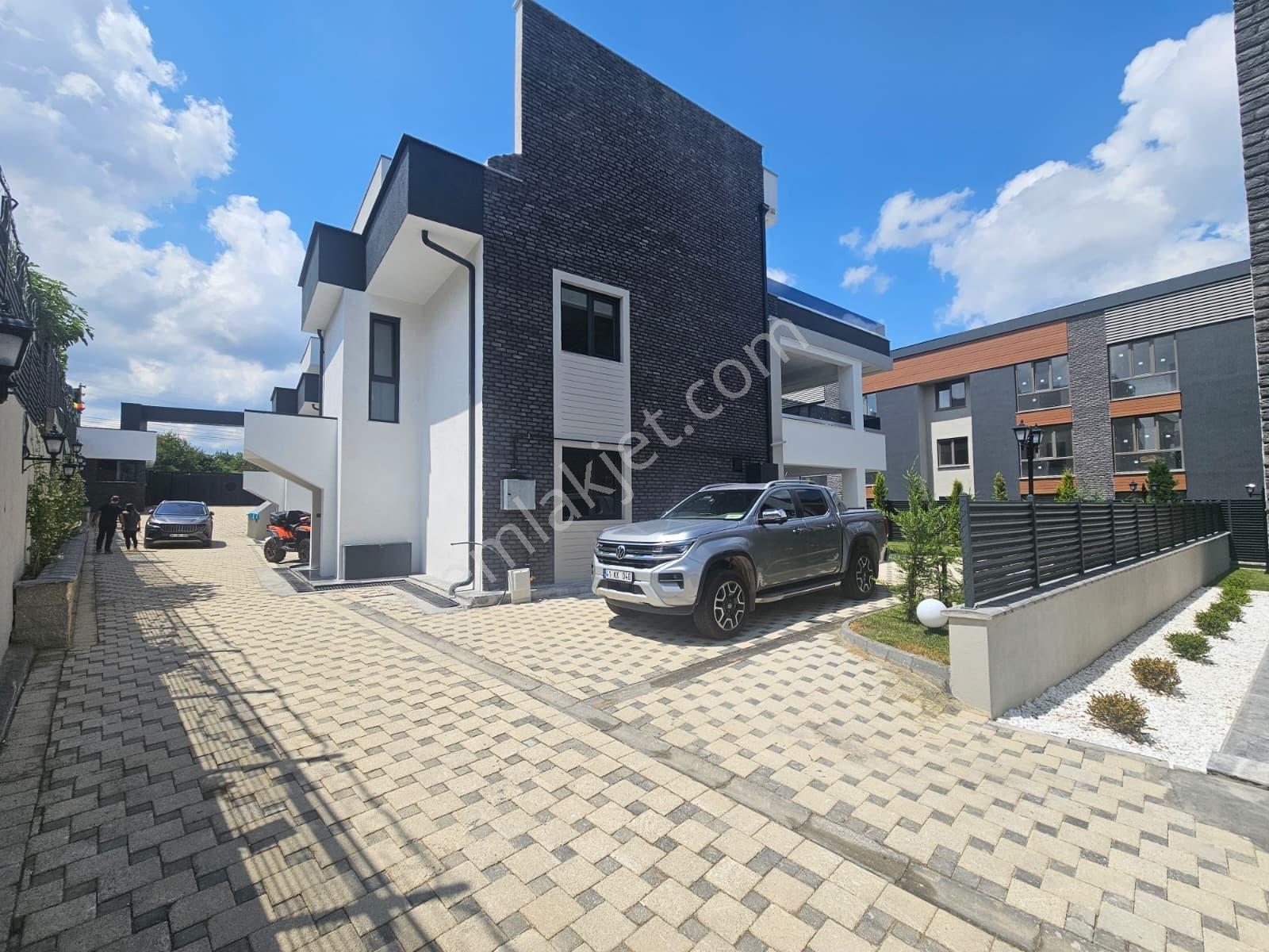 Kabaoğlunda Site İçinde 330m2 Bahçeli 360m2 Sıfır Tripleks Villa — fotoğraf 10