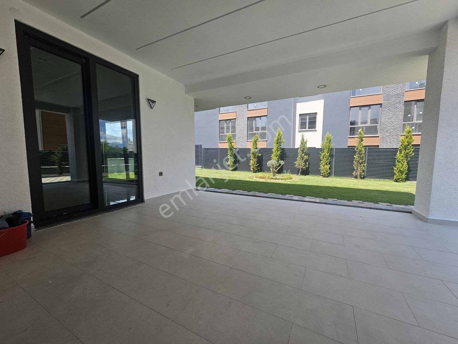 Kabaoğlunda Site İçinde 330m2 Bahçeli 360m2 Sıfır Tripleks Villa — fotoğraf 12