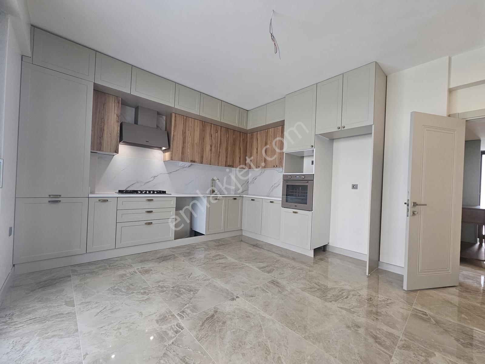 Kabaoğlunda Site İçinde 330m2 Bahçeli 360m2 Sıfır Tripleks Villa — fotoğraf 14