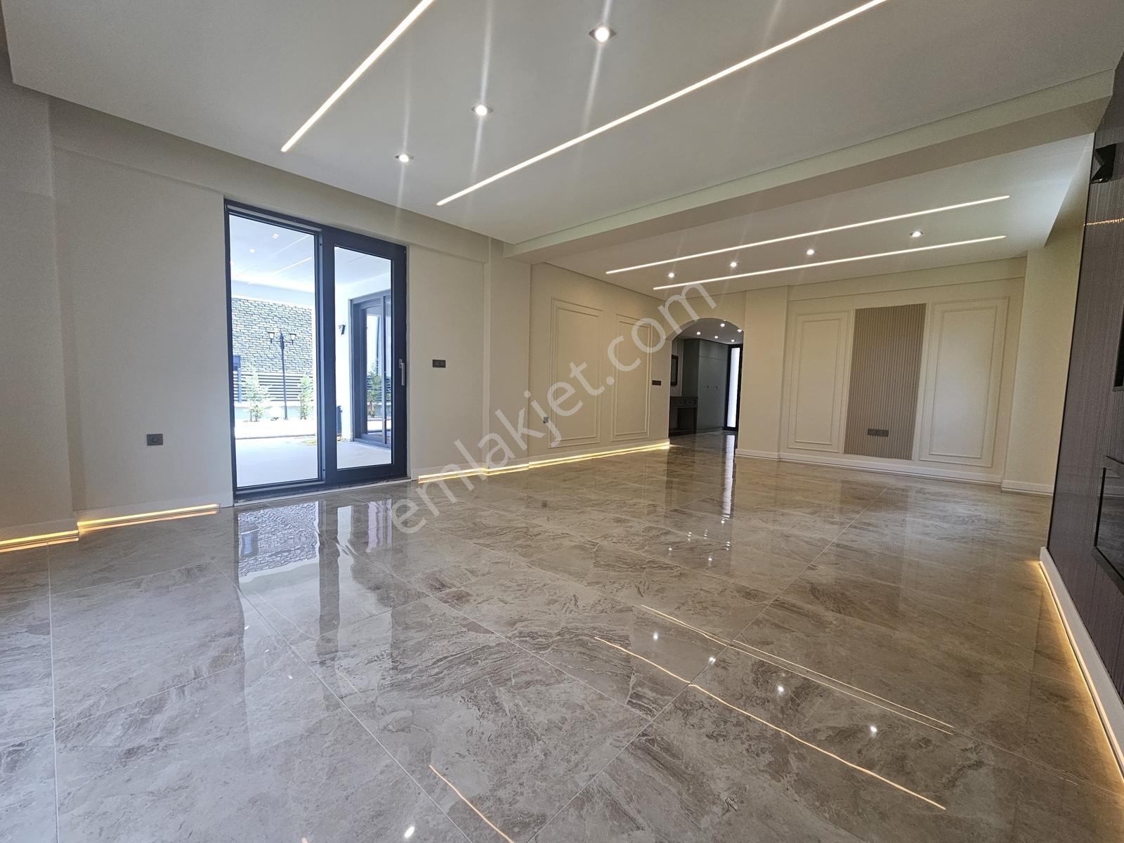 Kabaoğlunda Site İçinde 330m2 Bahçeli 360m2 Sıfır Tripleks Villa — fotoğraf 17