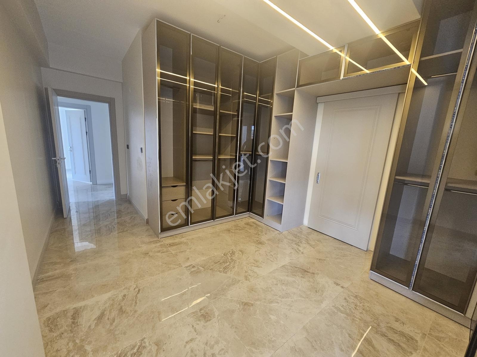 Kabaoğlunda Site İçinde 330m2 Bahçeli 360m2 Sıfır Tripleks Villa — fotoğraf 27