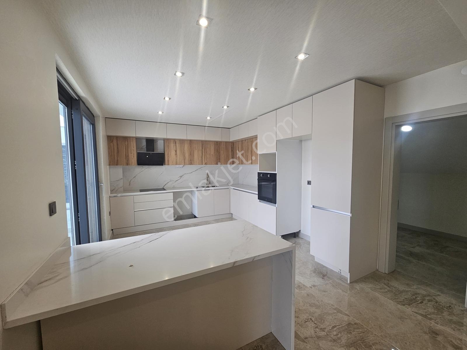Kabaoğlunda Site İçinde 330m2 Bahçeli 360m2 Sıfır Tripleks Villa — fotoğraf 33
