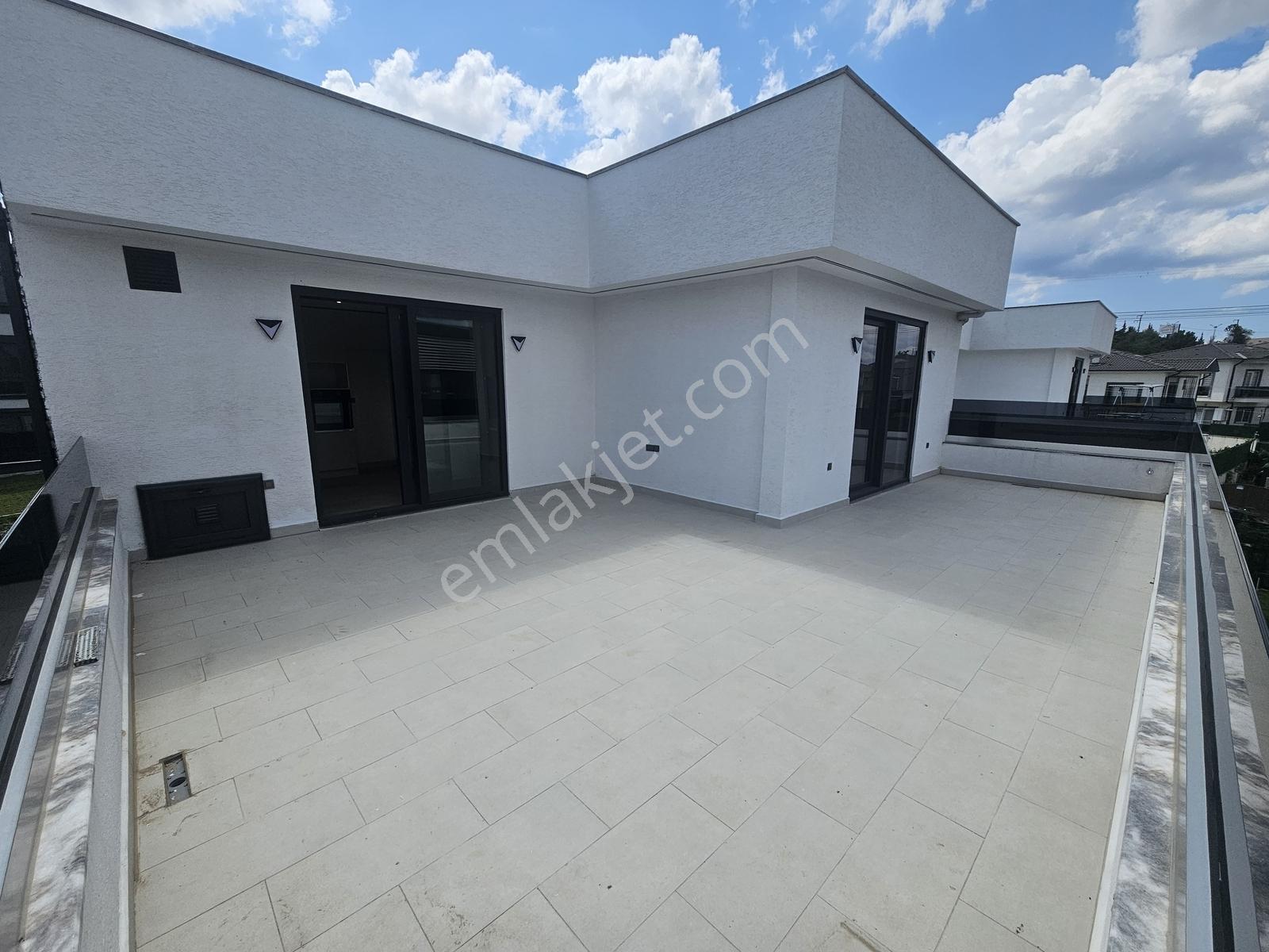 Kabaoğlunda Site İçinde 330m2 Bahçeli 360m2 Sıfır Tripleks Villa — fotoğraf 34