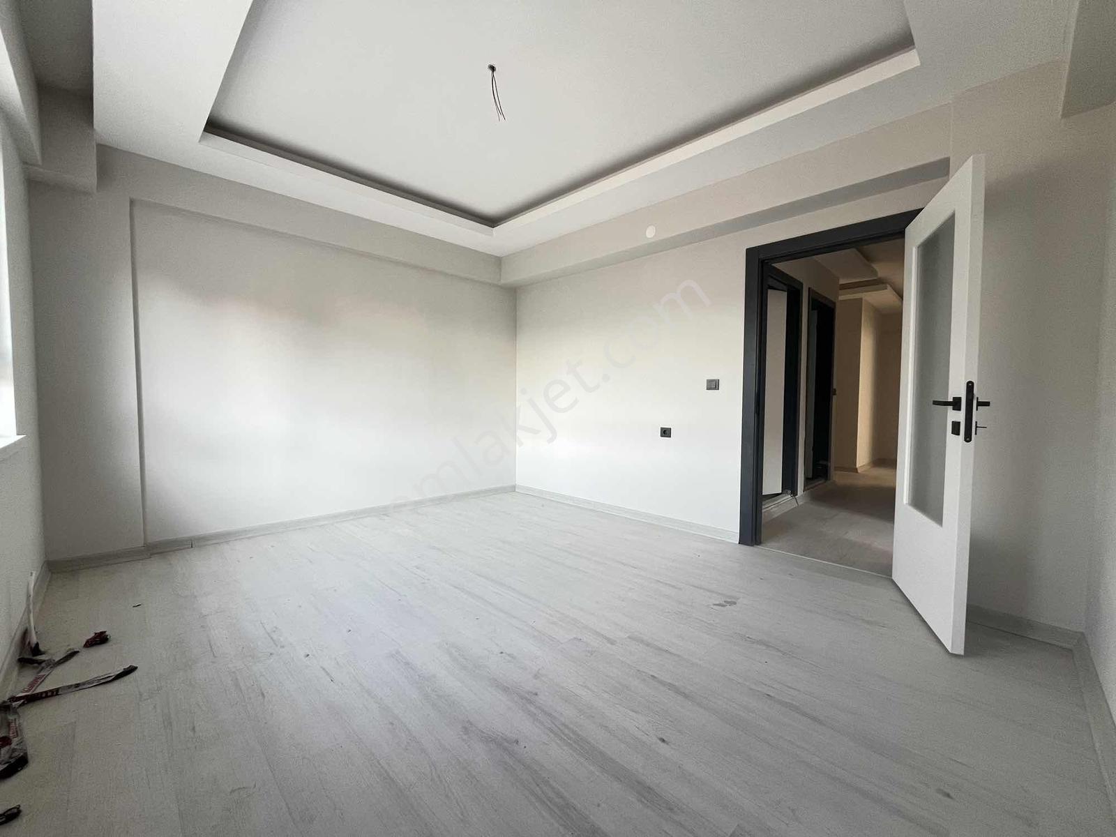 2+1 90 M2 Giriş Kat Balkonlu Geniş Ferah Sıfır Fırsat Daire !! — fotoğraf 2