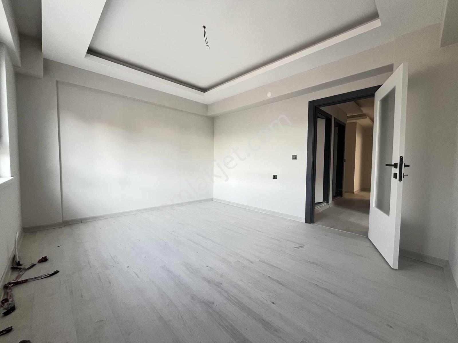 2+1 90 M2 Giriş Kat Balkonlu Geniş Ferah Sıfır Fırsat Daire !! — fotoğraf 3