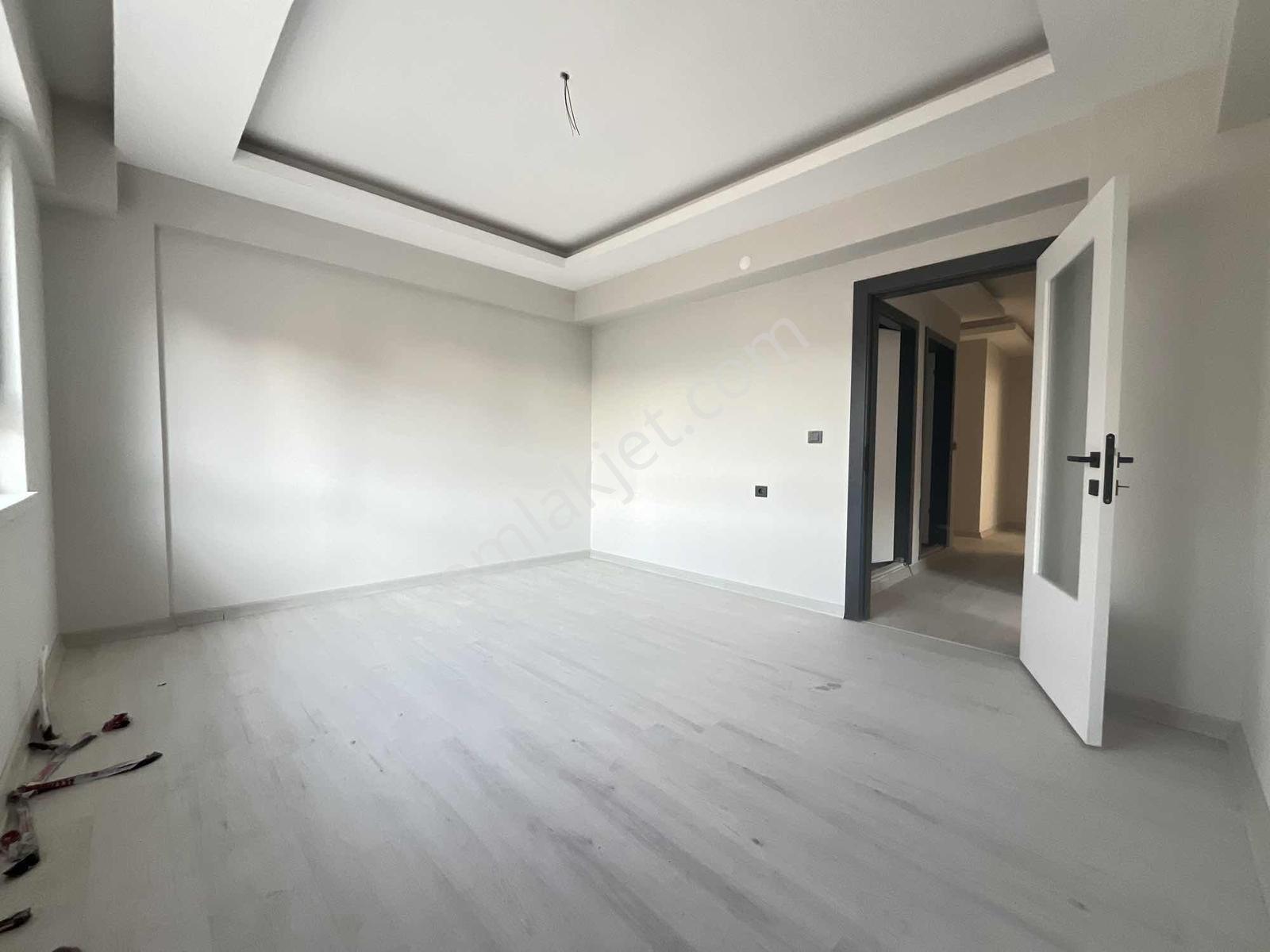 2+1 90 M2 Giriş Kat Balkonlu Geniş Ferah Sıfır Fırsat Daire !! — fotoğraf 4