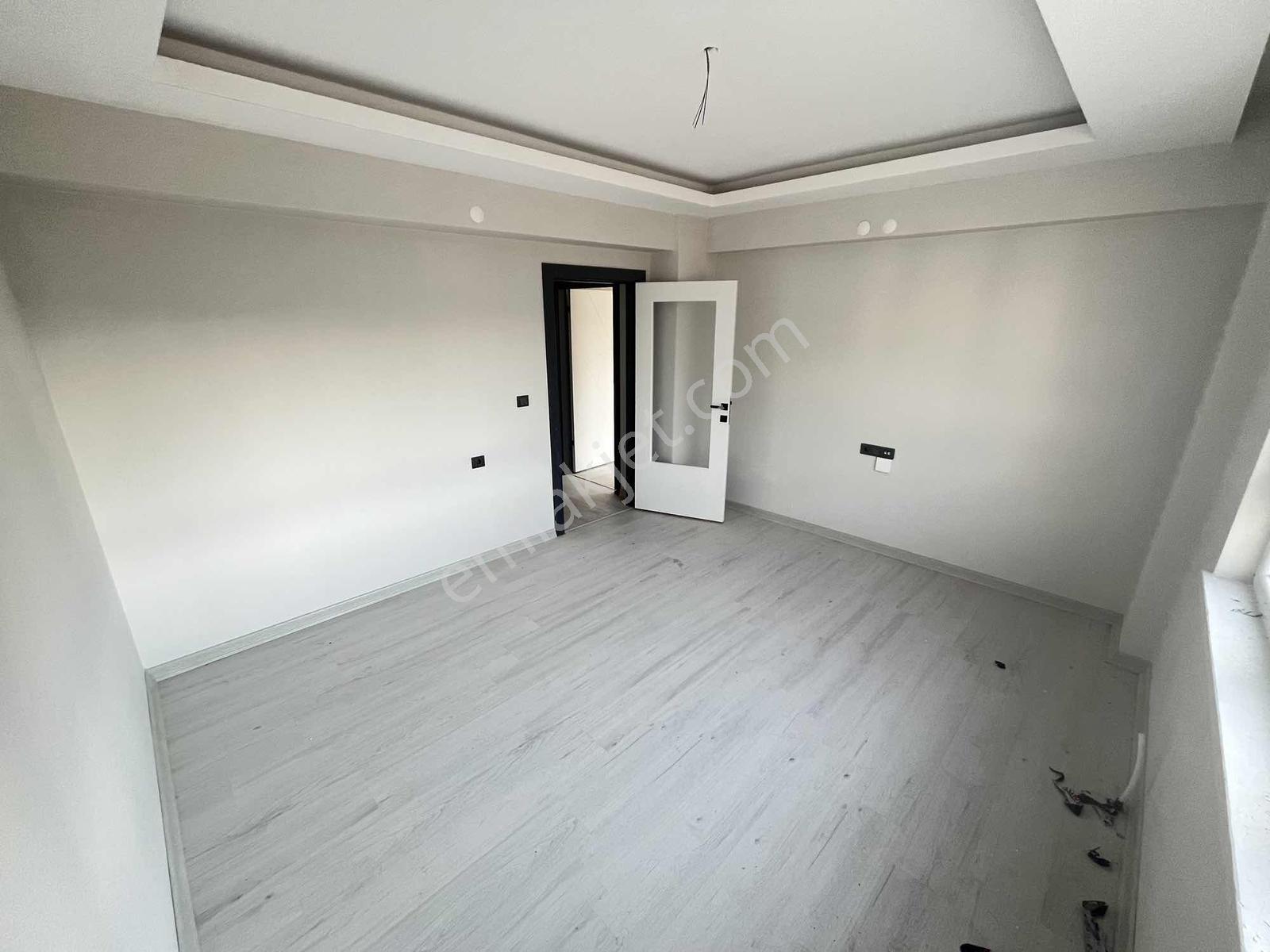 2+1 90 M2 Giriş Kat Balkonlu Geniş Ferah Sıfır Fırsat Daire !! — fotoğraf 5