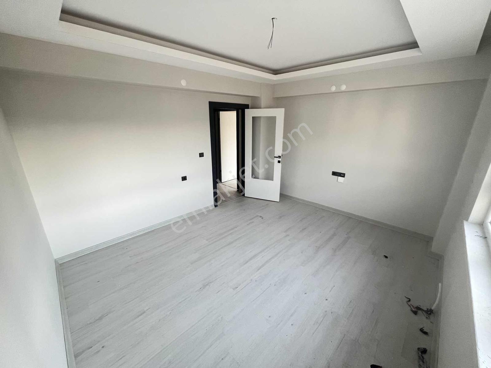 2+1 90 M2 Giriş Kat Balkonlu Geniş Ferah Sıfır Fırsat Daire !! — fotoğraf 6