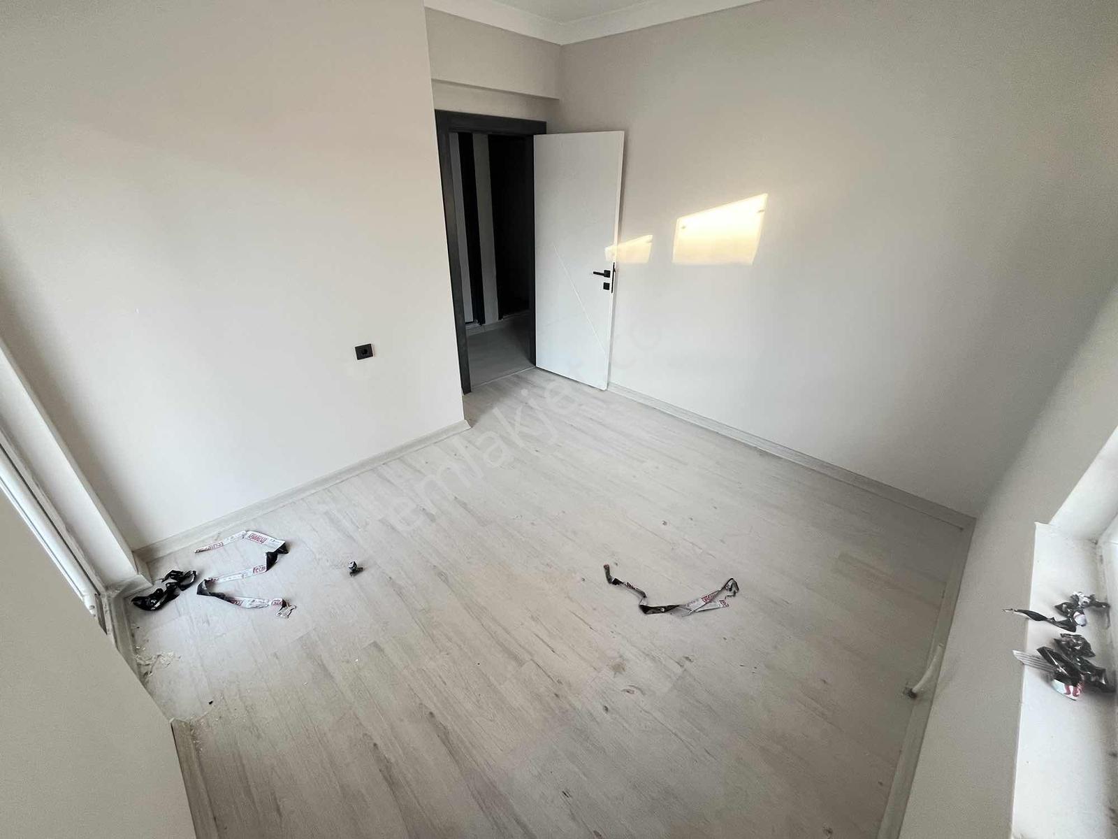 2+1 90 M2 Giriş Kat Balkonlu Geniş Ferah Sıfır Fırsat Daire !! — fotoğraf 8