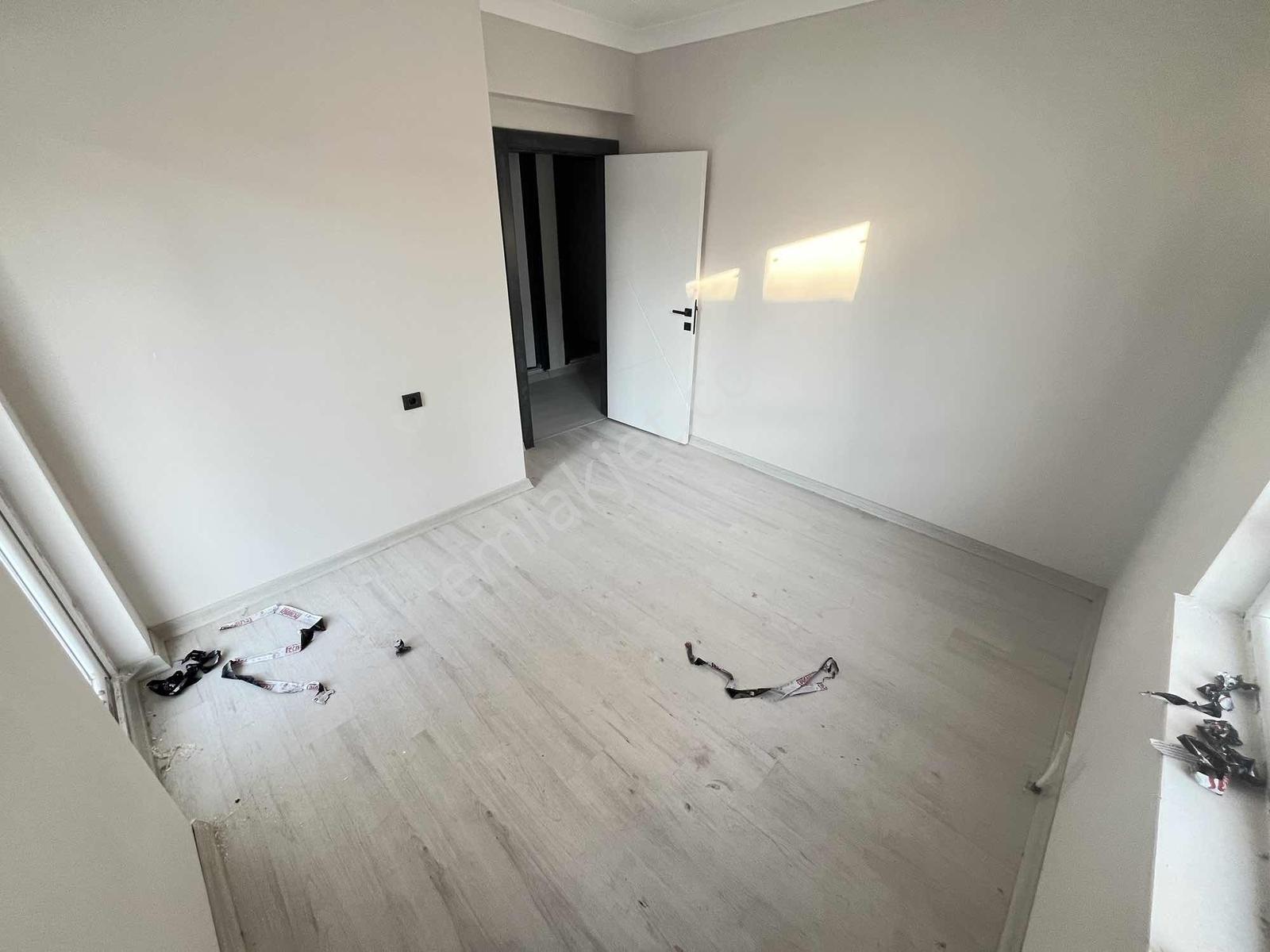 2+1 90 M2 Giriş Kat Balkonlu Geniş Ferah Sıfır Fırsat Daire !! — fotoğraf 9
