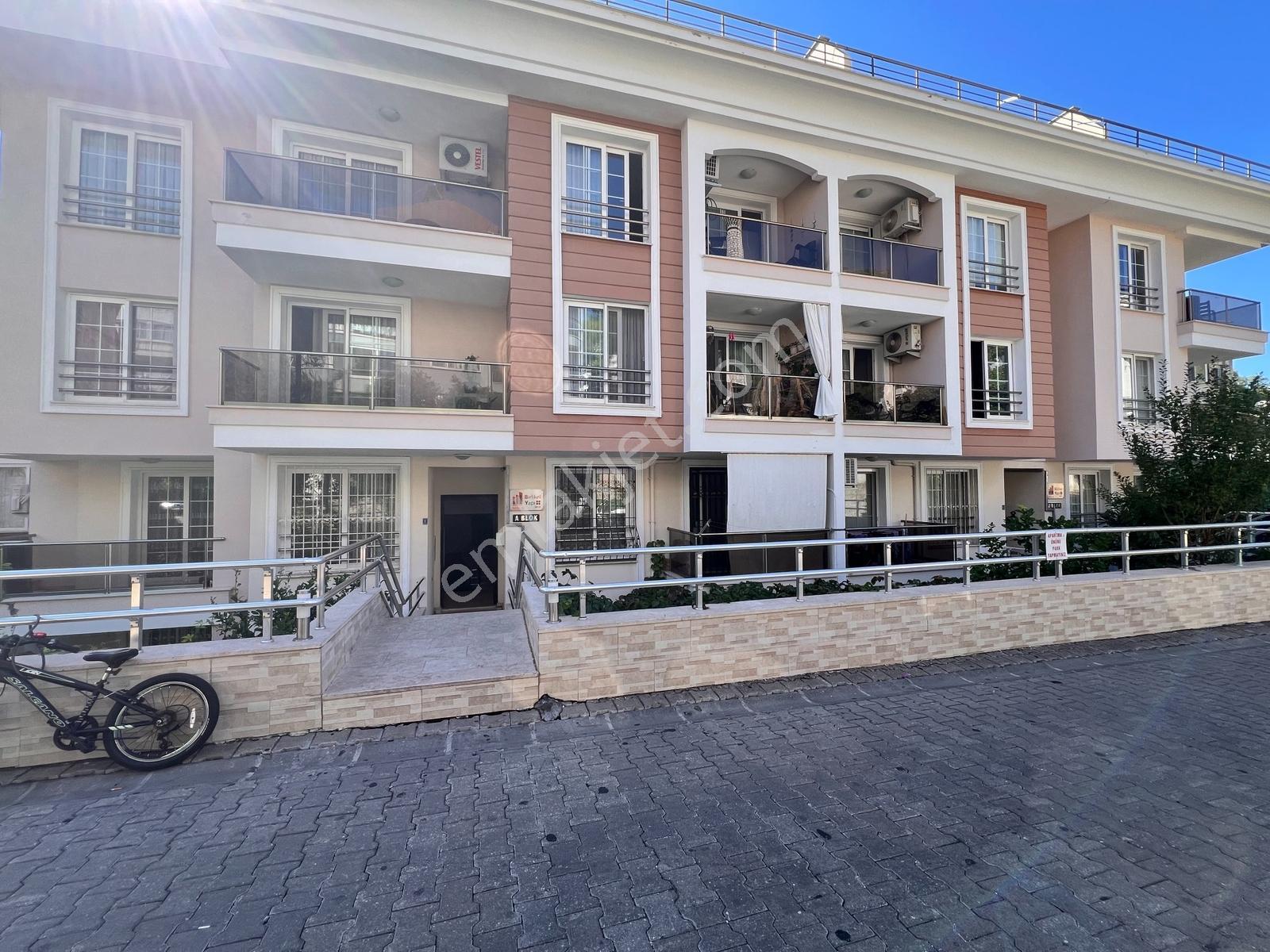 Sarıana'Da Deniz Manzaralı Genç Binada Satılık 2+1 Geniş Daire