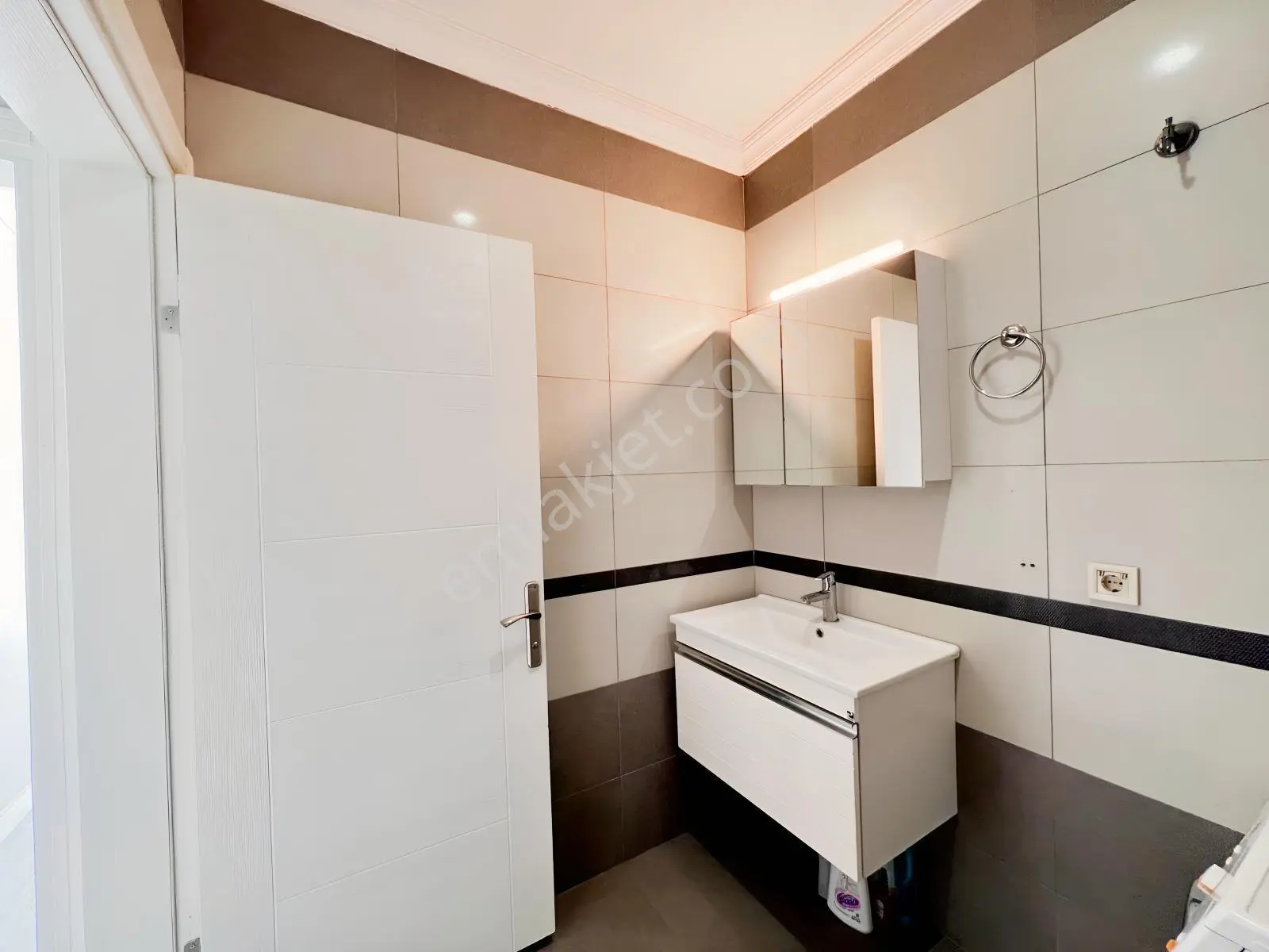 Sarıana'da Deniz Manzaralı Genç Binada Satılık 2+1 Geniş Daire — fotoğraf 38