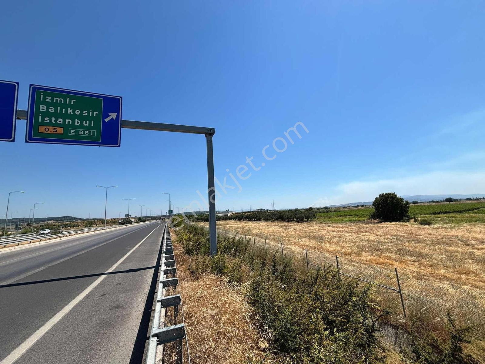 İstanbul İzmir Yolu Üzerinde 6975 M2 Satılık Tarla