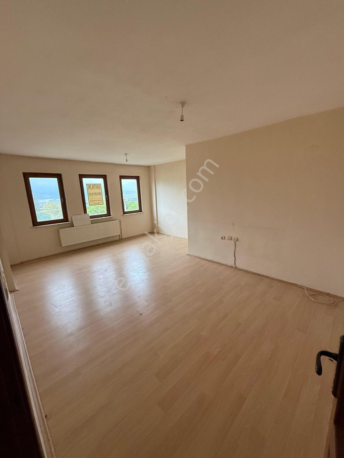 Alanyurt Esentepe Mahallesinde Site İçi Satılık 3+1 Arakat Daire