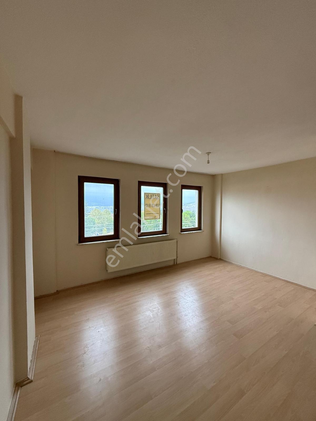 Alanyurt Esentepe Mahallesinde Site İçi Satılık 3+1 Arakat Daire — fotoğraf 4