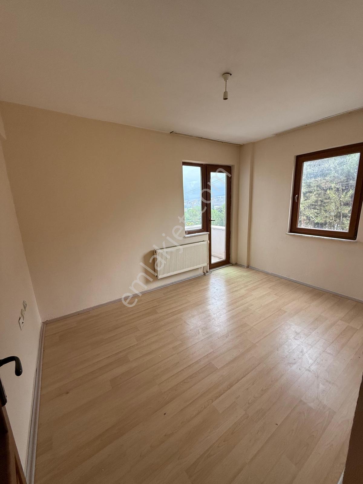 Alanyurt Esentepe Mahallesinde Site İçi Satılık 3+1 Arakat Daire — fotoğraf 7