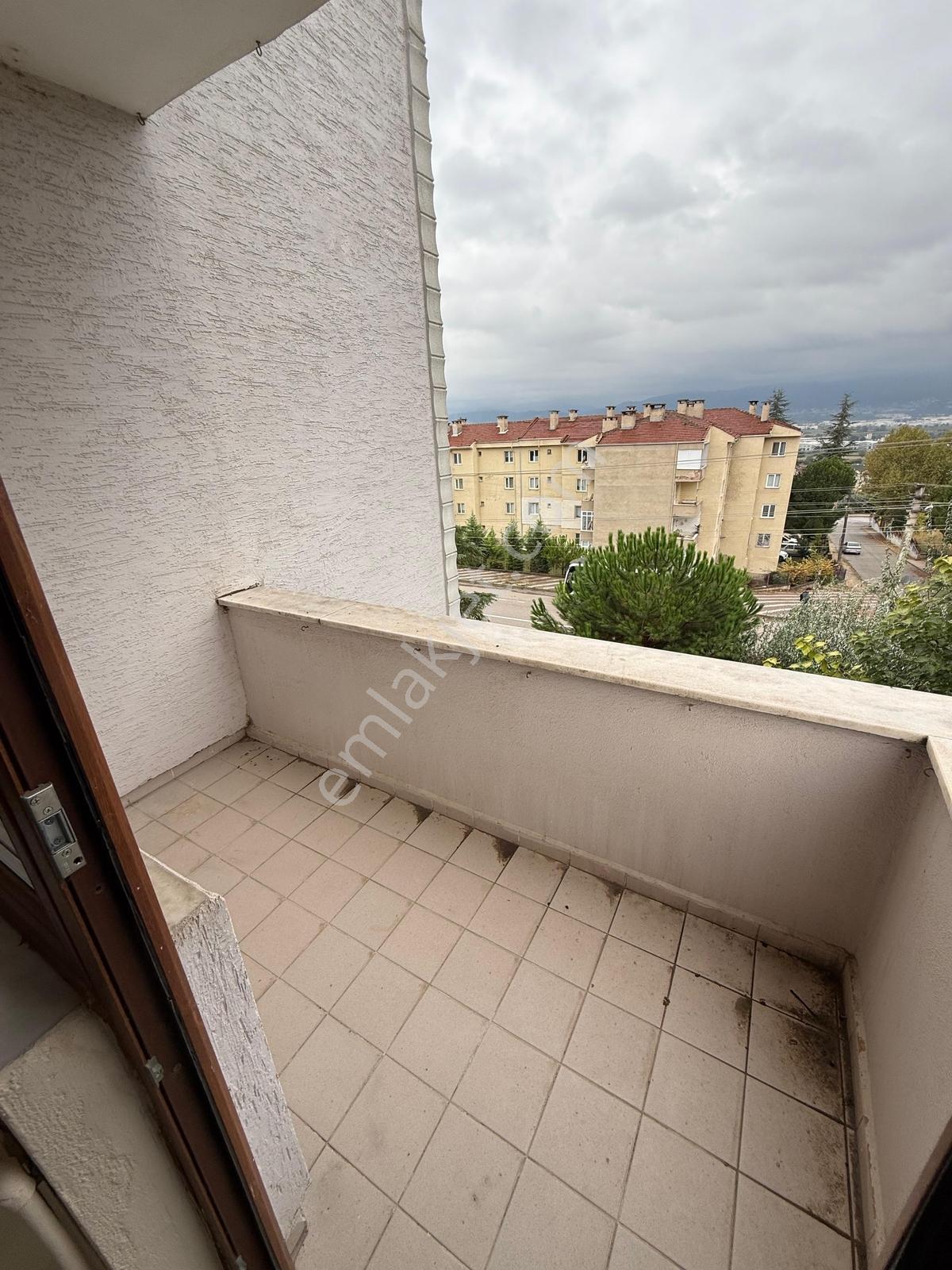 Alanyurt Esentepe Mahallesinde Site İçi Satılık 3+1 Arakat Daire — fotoğraf 9