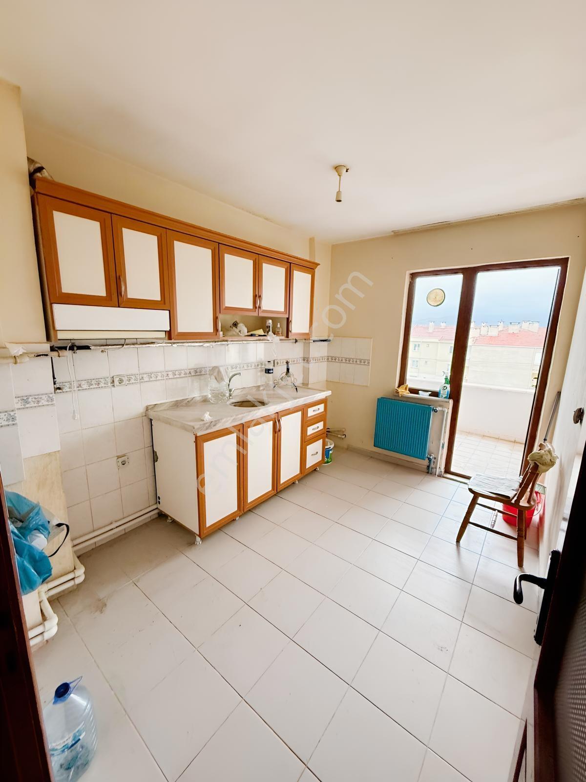 Alanyurt Esentepe Mahallesinde Site İçi Satılık 3+1 Arakat Daire — fotoğraf 10