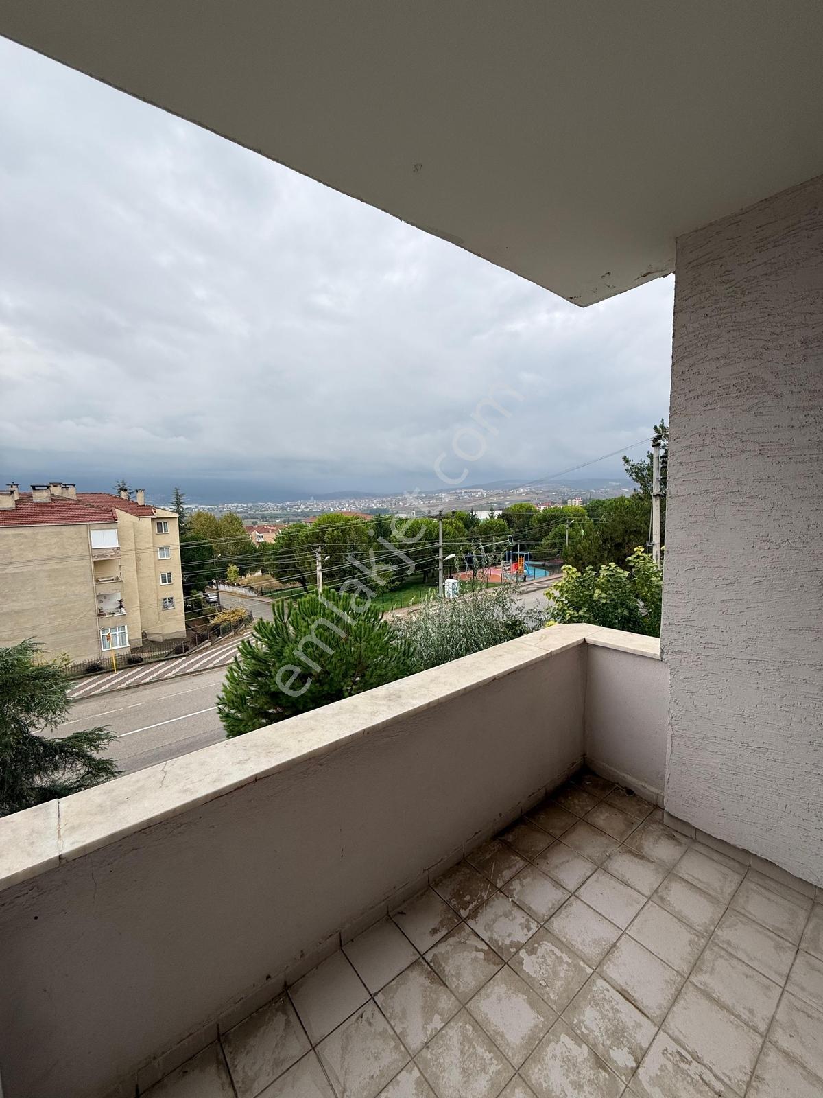 Alanyurt Esentepe Mahallesinde Site İçi Satılık 3+1 Arakat Daire — fotoğraf 13