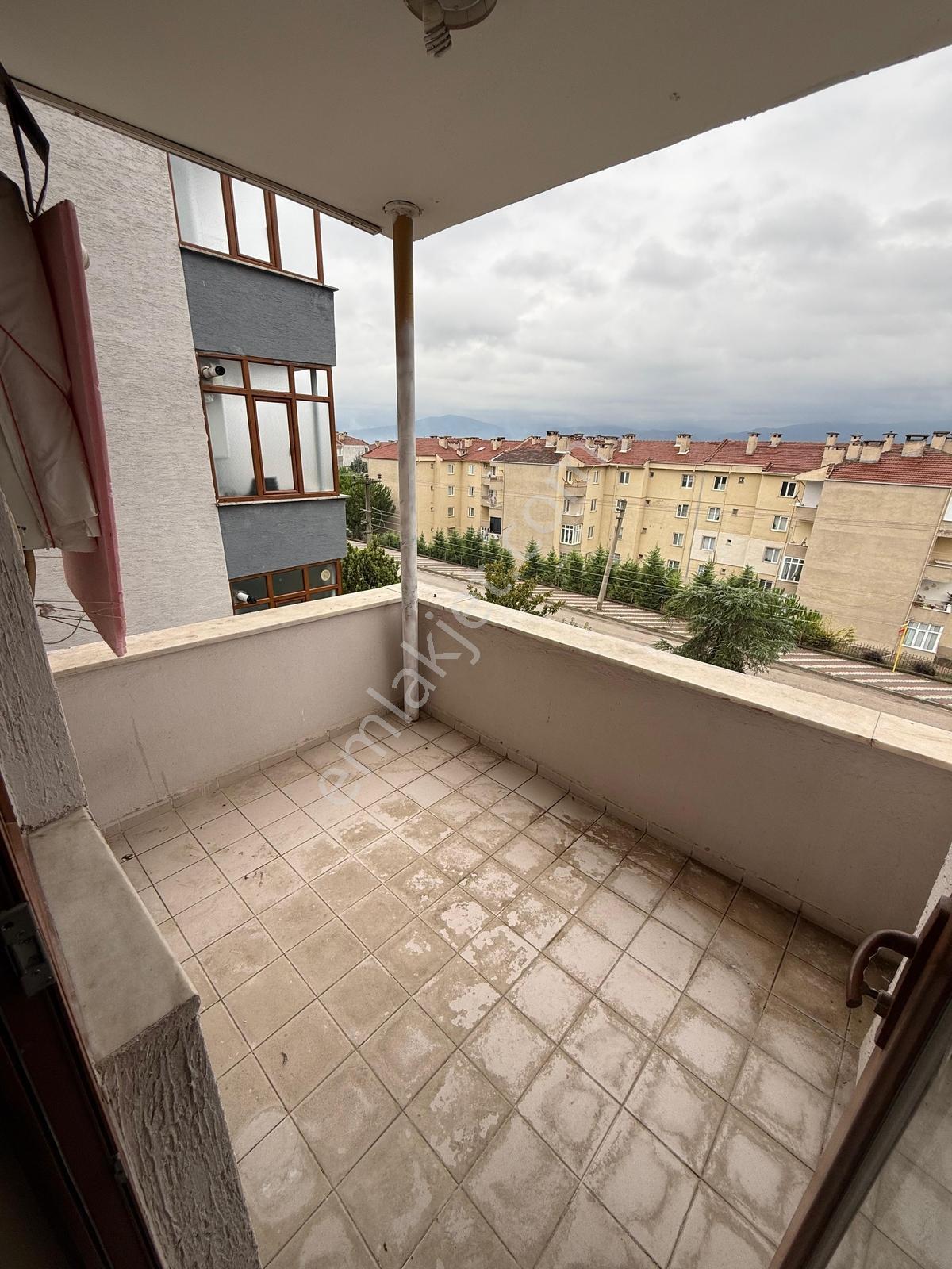 Alanyurt Esentepe Mahallesinde Site İçi Satılık 3+1 Arakat Daire — fotoğraf 14