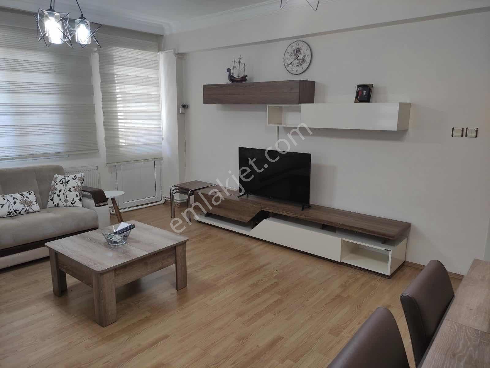Buca Hürriyet Mahallesi'nde 3+1 Eşyalı Satılık Daire — fotoğraf 3